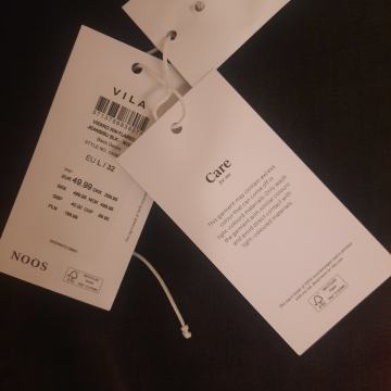 Nove črne kavbojke na zvonec