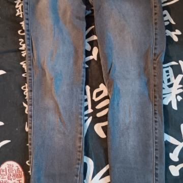 Hlače jeans Guess 29