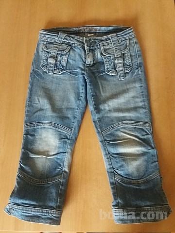 JEANS 3/4 KAPRI - KRATKE ŽENSKE HLAČE FISHBONE št. 25