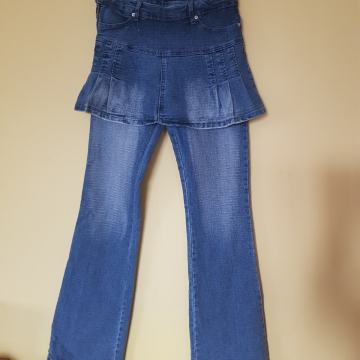 JEANS HLAČE NA ZVONECZ MINI KRILOM 38