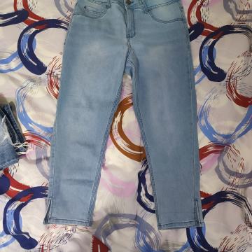 Jeans kapri elastične nenošene