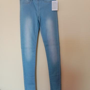 JEGGINGS NOVE JEANS HLAČE Z ETIKETO XS