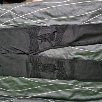 Kavbojke, jeans, dolge črne hlače