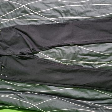 Kavbojke, jeans, dolge črne hlače