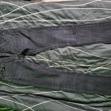 Kavbojke, jeans, dolge črne hlače