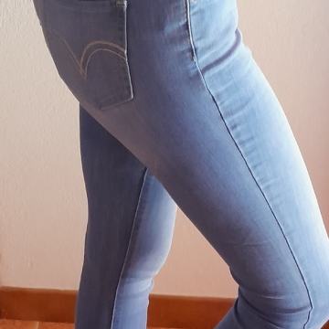Kavbojke levis W28 L30