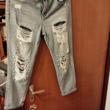 hlace i raztrgan videz