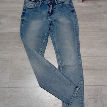 Prodam ženske hlače v št 38