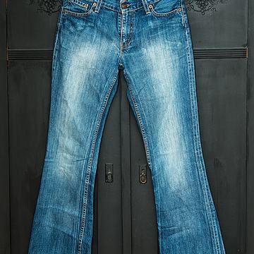 Prodam ženske kavbojke Levis 529, W 26 L 34