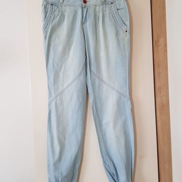 PULL & BEAR MODRE JEANS HLAČE 34/36