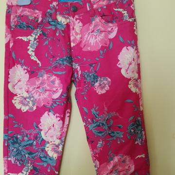 SINCERE NOVE RDEČE CVETLIČNE HLAČE 38