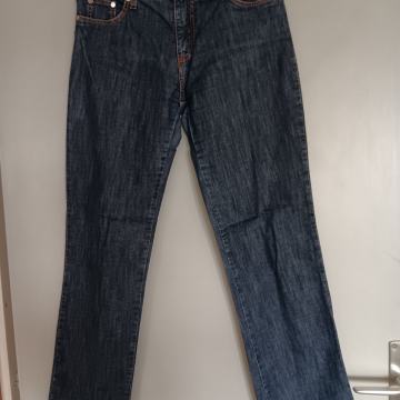 TEMNO MODRE JEANS christian ber ŠT. 36
