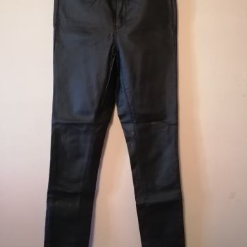 Več kosov dekliških kavbojk xs