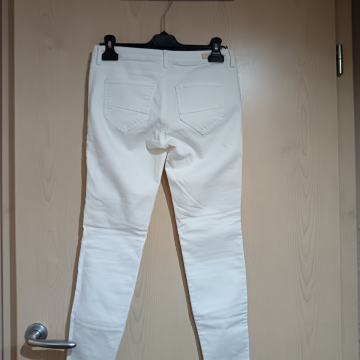 Zara bele kavbojke S/M