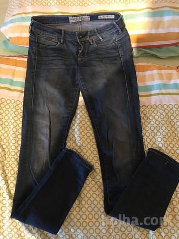 Ženske hlače GUESS, št. 26
