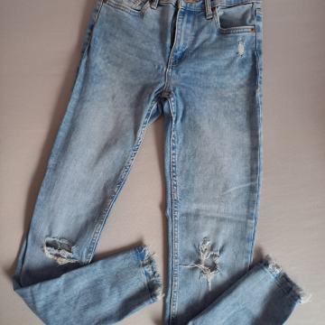 Ženske jeans kavbojke Bershka, 34