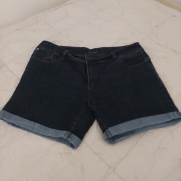 Ženske jeans kratke hlače.