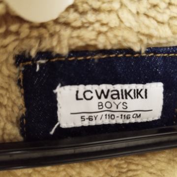 Nova jakna, vel 5-6 let.