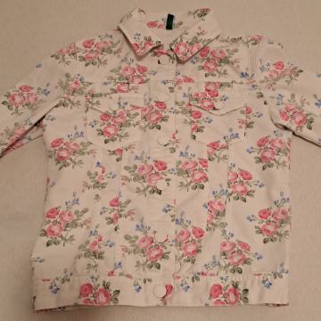 Jeans bela jakna z rožicami Benetton, vel. 8-9 let (140 cm)