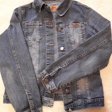 Prodam jakno jeans vel. piše 16, ustreza ženski S za 10 EUR