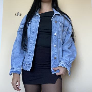 Stradivarious oversized modra jeans jakna Xs