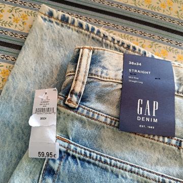 GAP kavbojke, št 36/34