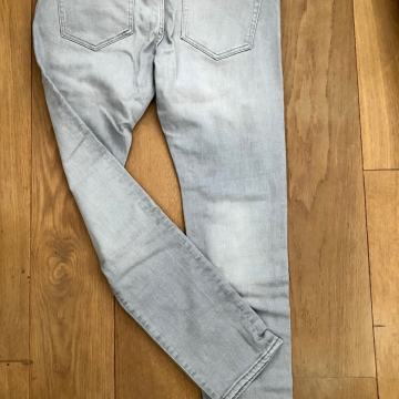 H&M Sive Slim Jeans Hlače velikost 33/32
