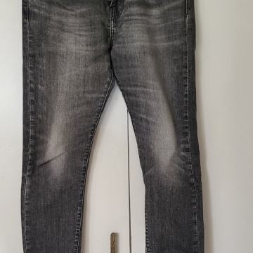 Levis 512