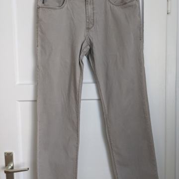 Moške jeans hlače Pioner obseg pasu 88cm