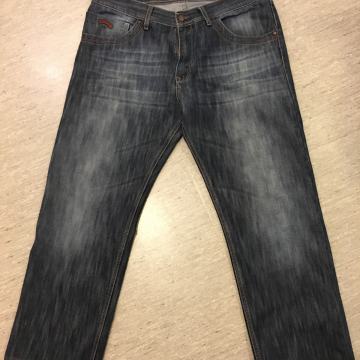 2x Moške jeans hlače št. 38 ali 48