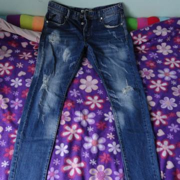 moške jeans modre moderno strgane št S.