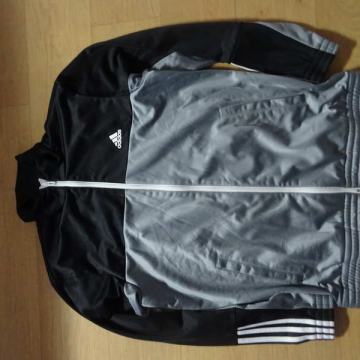 Adidas jopa