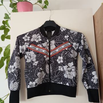 ADIDAS ORIGINAL ČRNO CVETLIČNA JOPICA 9/10 LET