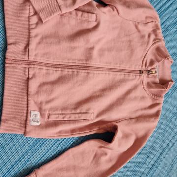 Dekliška roza jopica št.110/116, dva žepa, zadrga