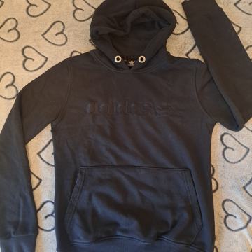 HOODIE ADIDAS kot nov XS za 12-14 let