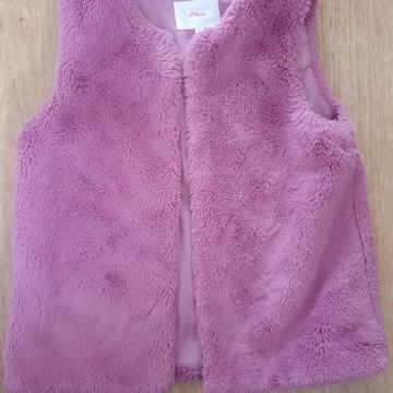 Kosmati brezrokavnik s Oliver 122