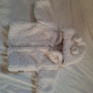 Mehka, topla bela jopica št. 50