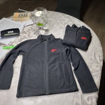 Fantovski flis št. 122/128 v črni barvi 2 kosa