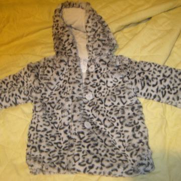 Topla jaknica iz flisa-kosmatena-siva s črnimi vzorčki, vel.92