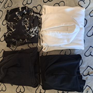 Ugodno prodam komplet 4 Hoodiev. Novo in malo rabljeno.2 ADIDAS 12-14