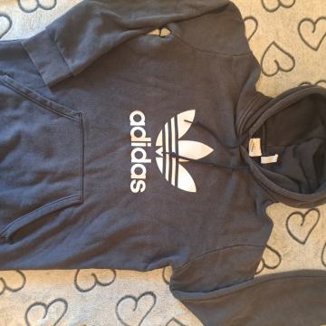 Zelo lepo ohranjen ADIDAS hoodie temno sive barve št. S ali 13-14 let