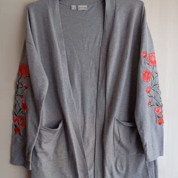 BODY FLIRT NOVA SIVA JOPICA Z VEZENINO 38/40/42