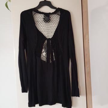 ČRNA BOMBAŽNA JOPICA S ČIPKO S