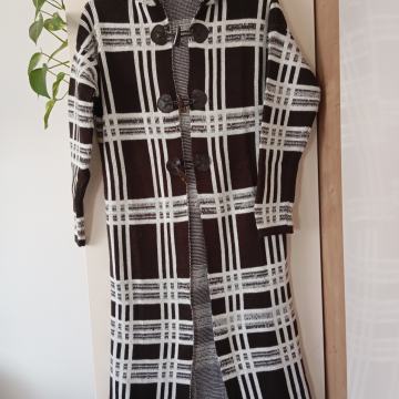 NOVA DOLGA RJAVO BELA PLETENA JOPICA 40/42