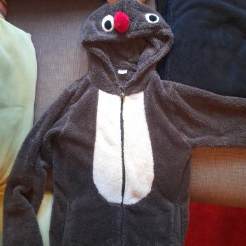 JOPICA JELENČEK Z ZVONČKOM IN KAPUCO