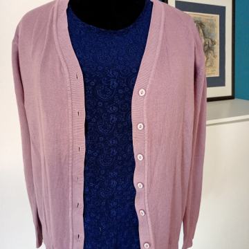 Komplet kvalitetne jopice in majice s kratkimi rokavi velikost 42/44