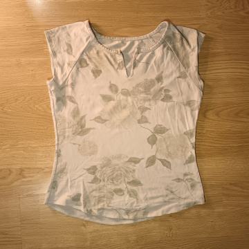 Komplet ženskih oblačil 12 kosov - kot nove (velikost S-M)