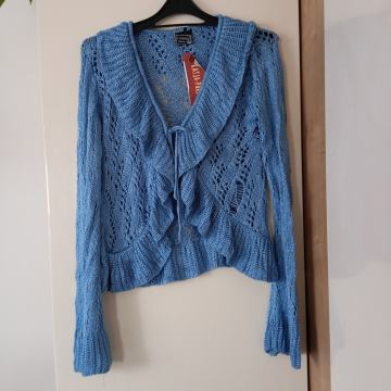 NOVA MODRA PLETENA JOPICA Z ETIKETO M/L