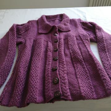 Odlična vijolična pletena jopica ZELO UGODNO naprodaj zaradi selitve