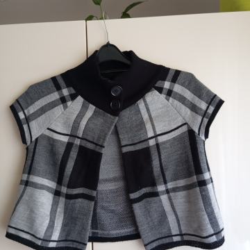 SIVO ČRNA KRATKA PLETENA JOPICA 38